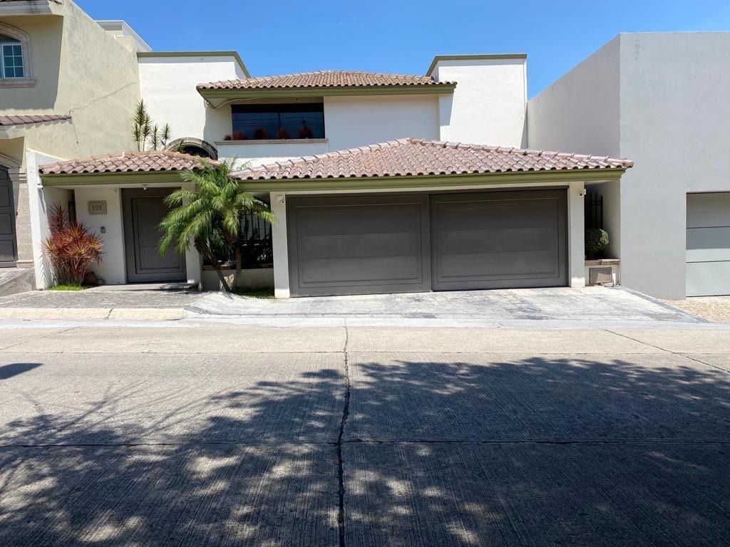 Casa en Jardines del Campestre