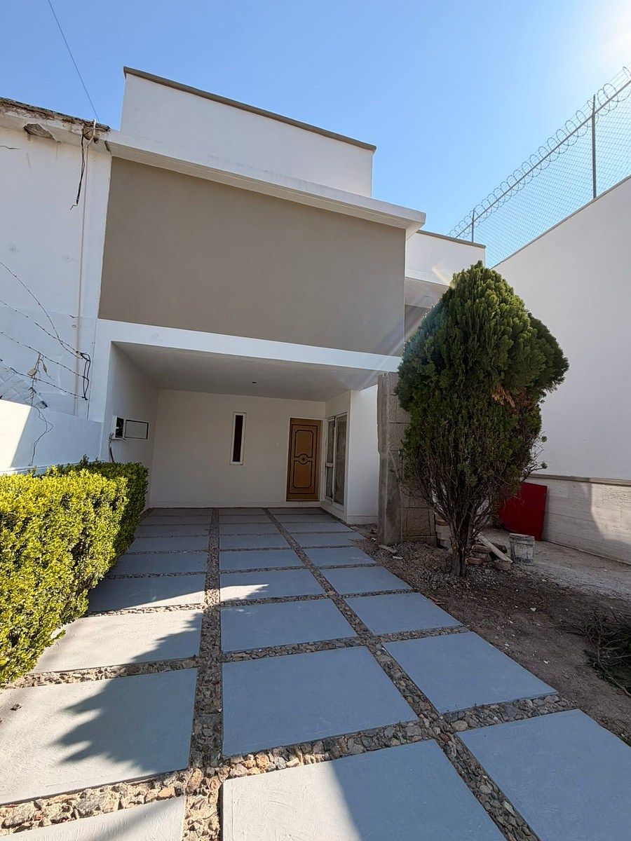 Casa en Jardines del Moral